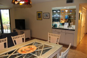 Wet Bar and Large Flat Screen TV with Cable and Free Internet